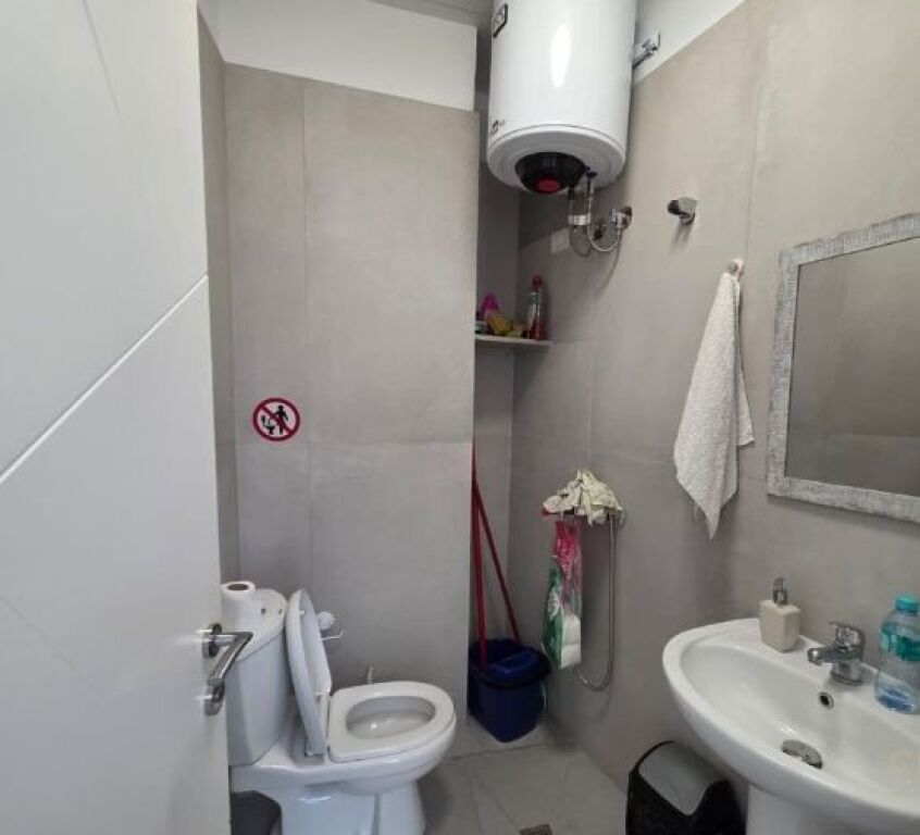 Ambient Klinike per qera