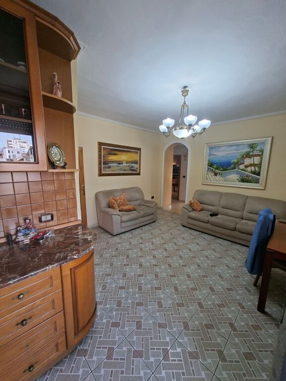 VENDESI APPARTAMENTO 3+1+PAPAFINGO VICINO AL 21 DICEMBRE