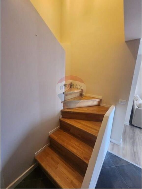 Penthouse - Për Shitje - Liqeni i Tiranës, Tiranë(ID: 530561001-108)