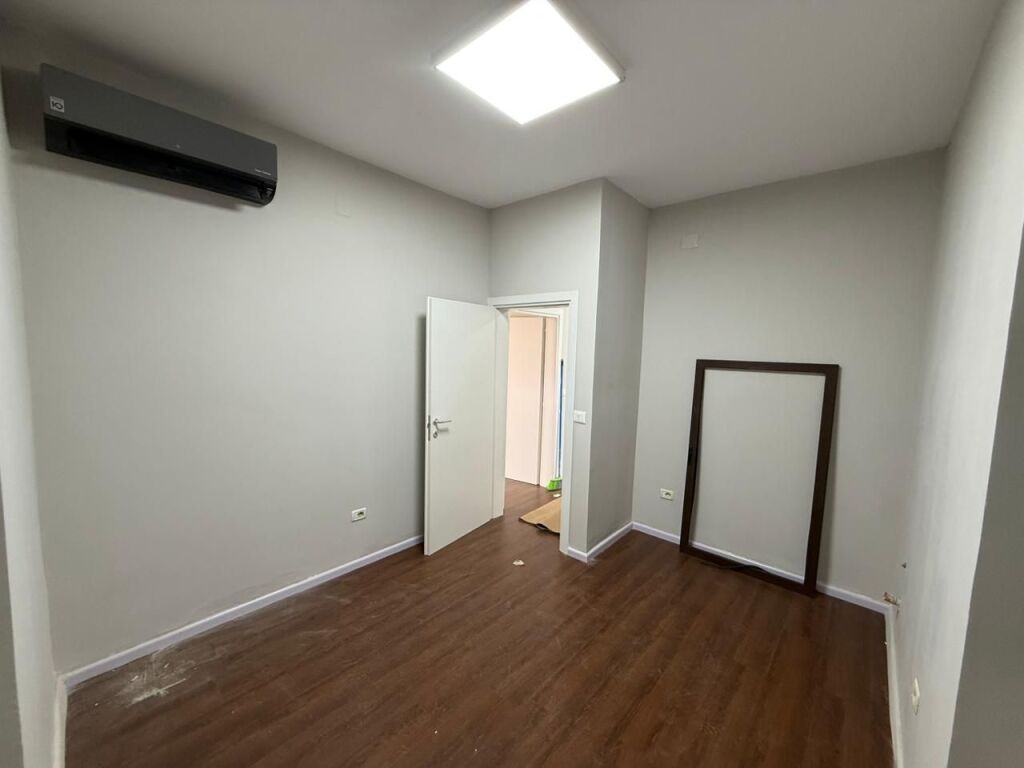 📣 QERA Ambient Zyre (Tipologji 3+1+2) 📍 Ali Dem ✨ 💶 Cmimi 70.000 Leke/Muaj (Neto)