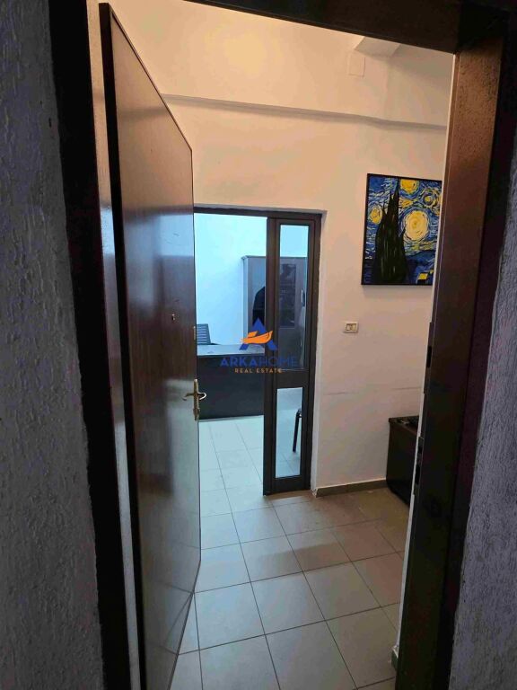 JEPET ME QERA ZYRE 24M2 "BULEVARDI BAJRAM CURRI" 50.000 LEKE