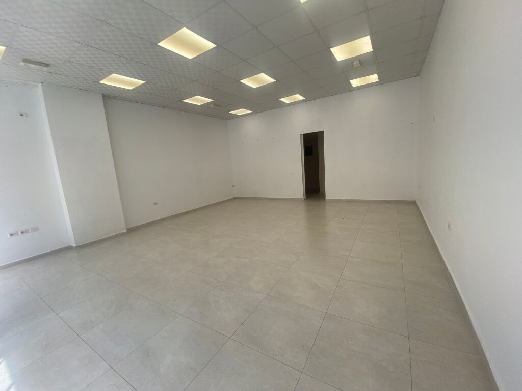 Negozio in Affitto ad Astir !