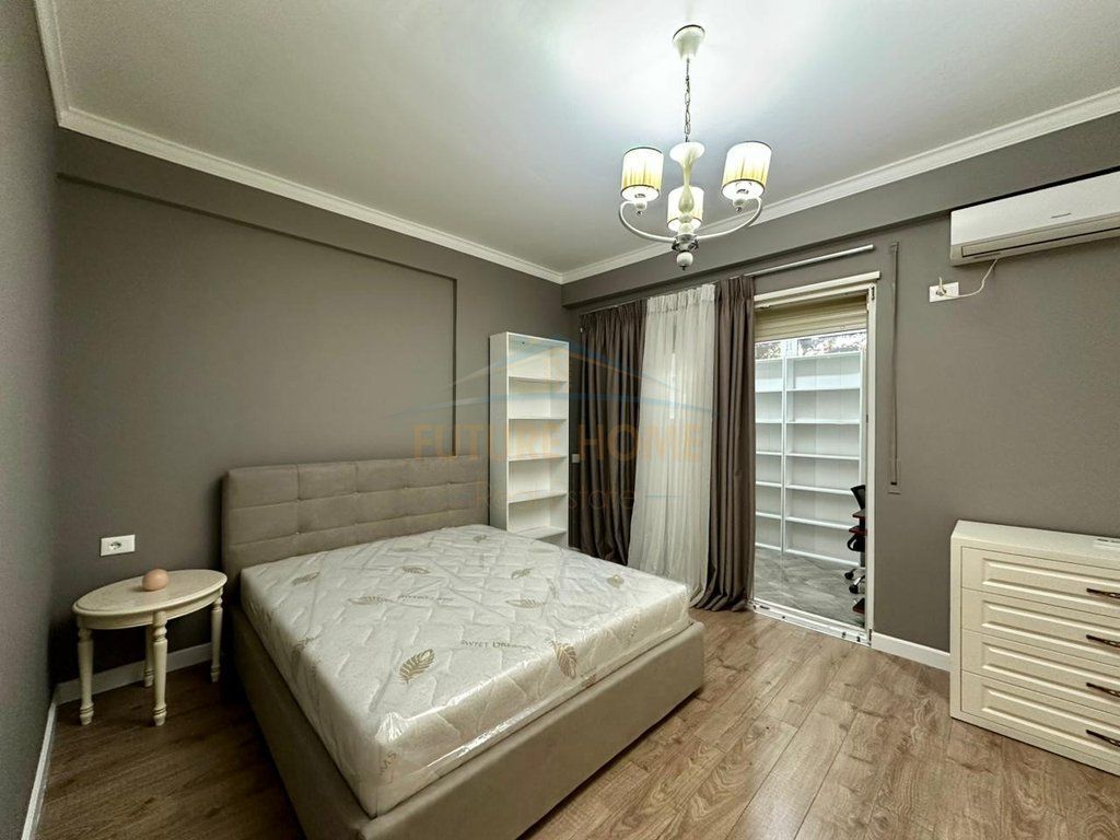 Qera, Apartament 3+1+2, Kopshti Botanik