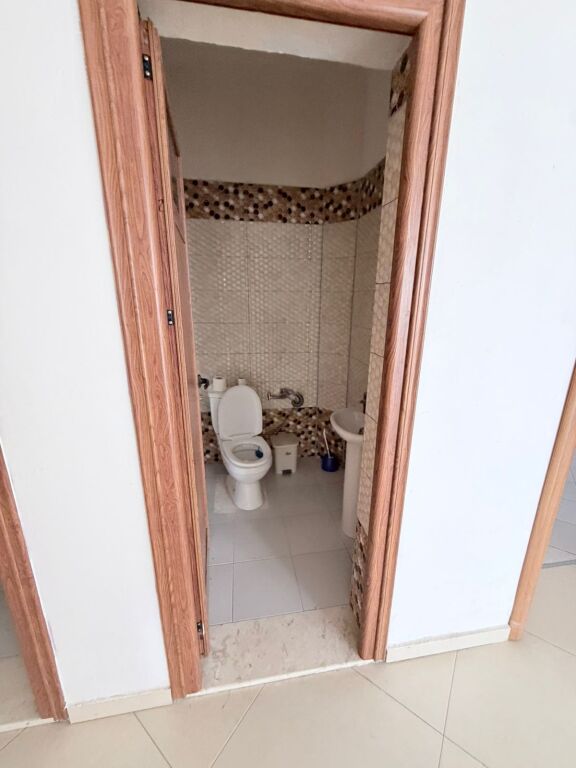 JEPET ME QERA AMBIENT BIZNESI ZONA E ISH KENETES, DURRES