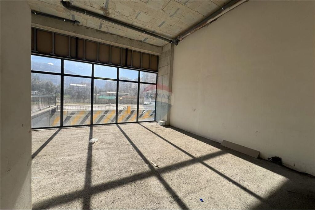 🏪 SUPER OCCASIONE SUL LUNGOMARE, VLORË!