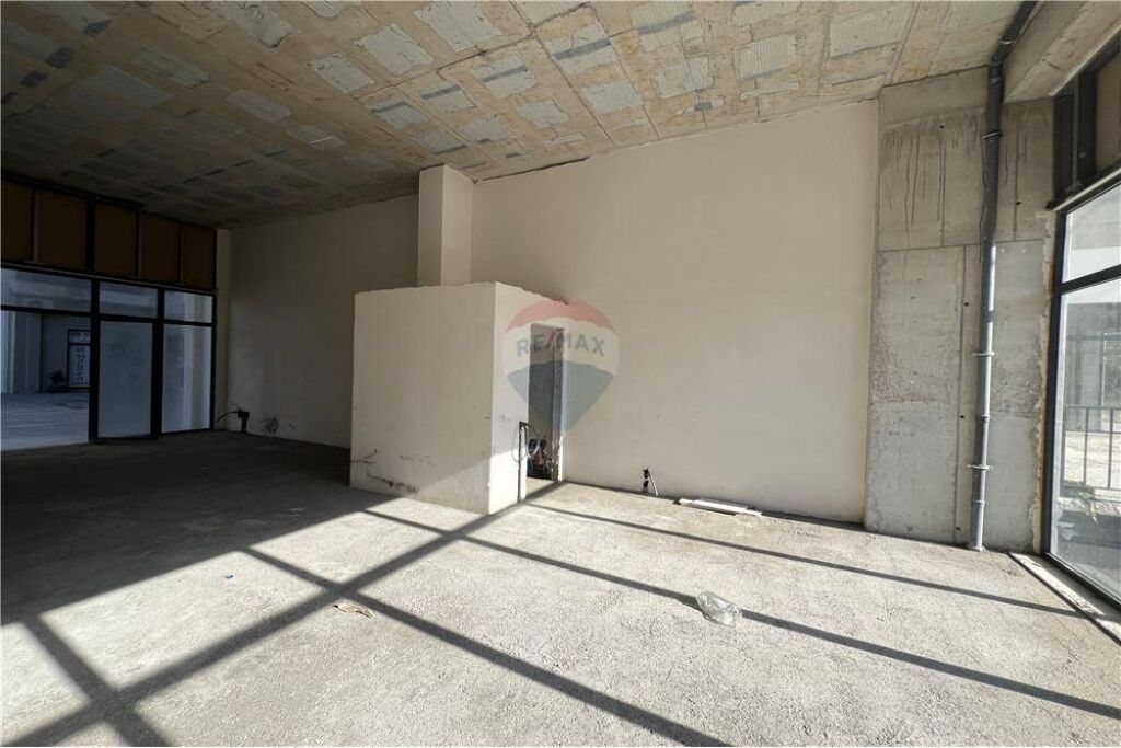 🏪 SUPER OCCASIONE SUL LUNGOMARE, VLORË!