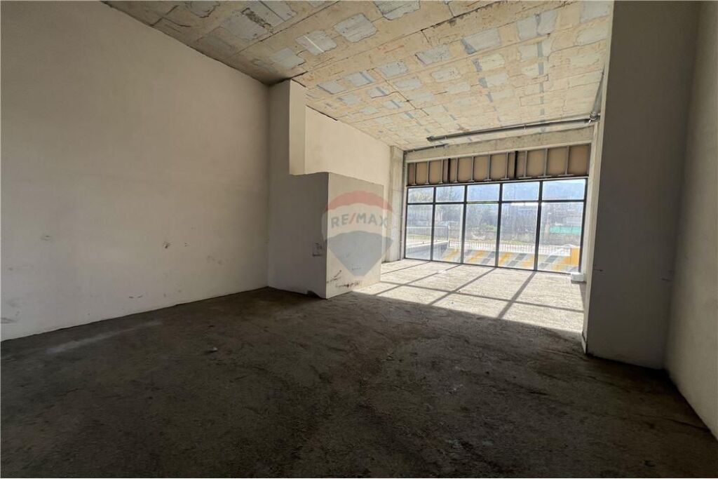 🏪 SUPER OCCASIONE SUL LUNGOMARE, VLORË!