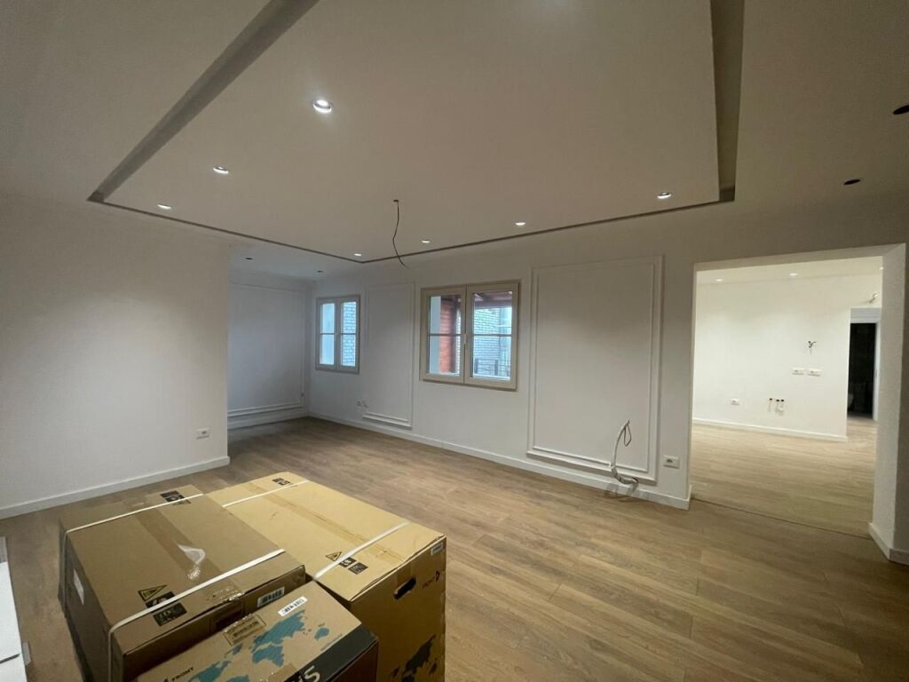 Ambjent Zyre me qera - Shkolla e Baletit