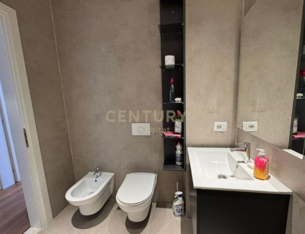 PER SHITJE APARTAMENT 1+1 DHE POST PARKIMI