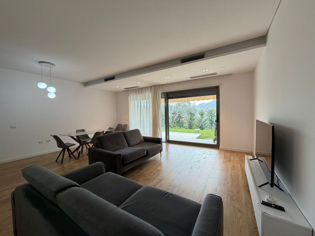 Vilë 3+1+oborr+garazhd me qera në ne TEG - MULLET