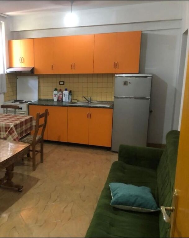 APPARTAMENTO 1+1. 30000 LEKE. VICINO ALLA SCUOLA BAJRAM CURRI