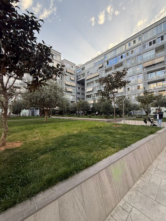 Shitet apartament tek Kika 2