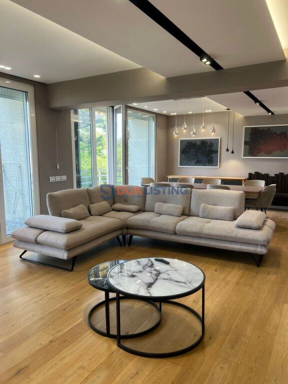 Duplex moderno in affitto con posto auto incluso alla Residenza Kodra e Diellit!