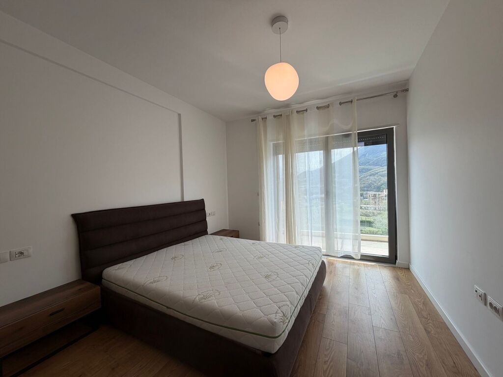 Vilë 3+1+oborr+garazhd me qera në ne TEG - MULLET