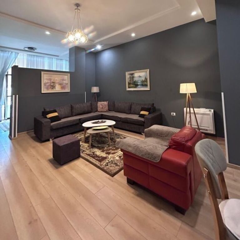 apartament me qira tek Liqeni i Thate