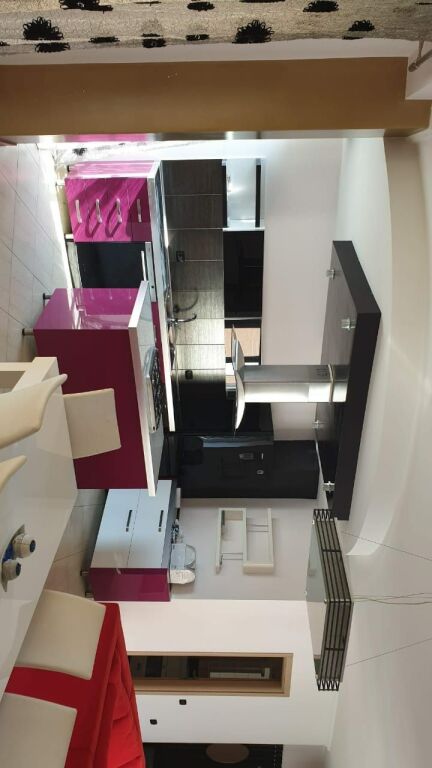 2+1,i mobiluar te kompleksi panorama stacion treni,700 euro