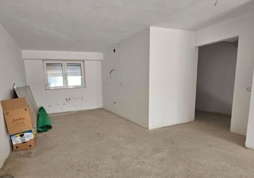 Shitet Vile me pishine