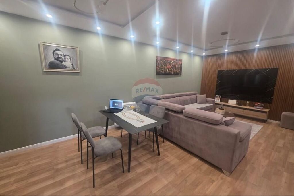 Affittasi appartamento 2+1+2 in Via Elbasani