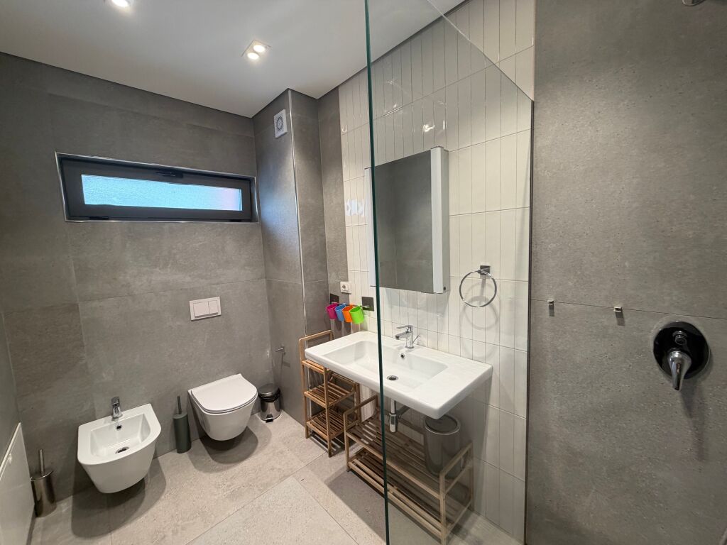 Vilë 3+1+oborr+garazhd me qera në ne TEG - MULLET