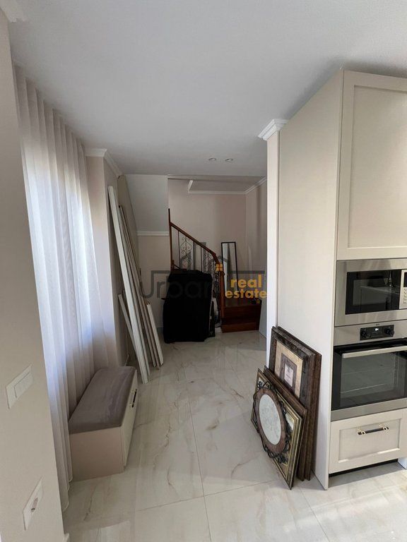 Qera, Vilë 2 Kate, Xhamllikun, Tiranë - 2000€ | 150 m²