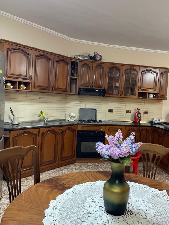 🏢Don Bosko,prane Viva Market jepet me qera apartament 2+1,i mobiluar 60,000Leke