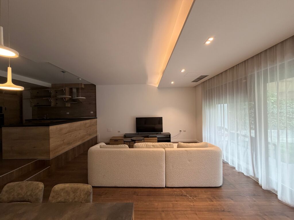 Vilë 3+1+oborr+garazhd me qera në ne TEG - MULLET