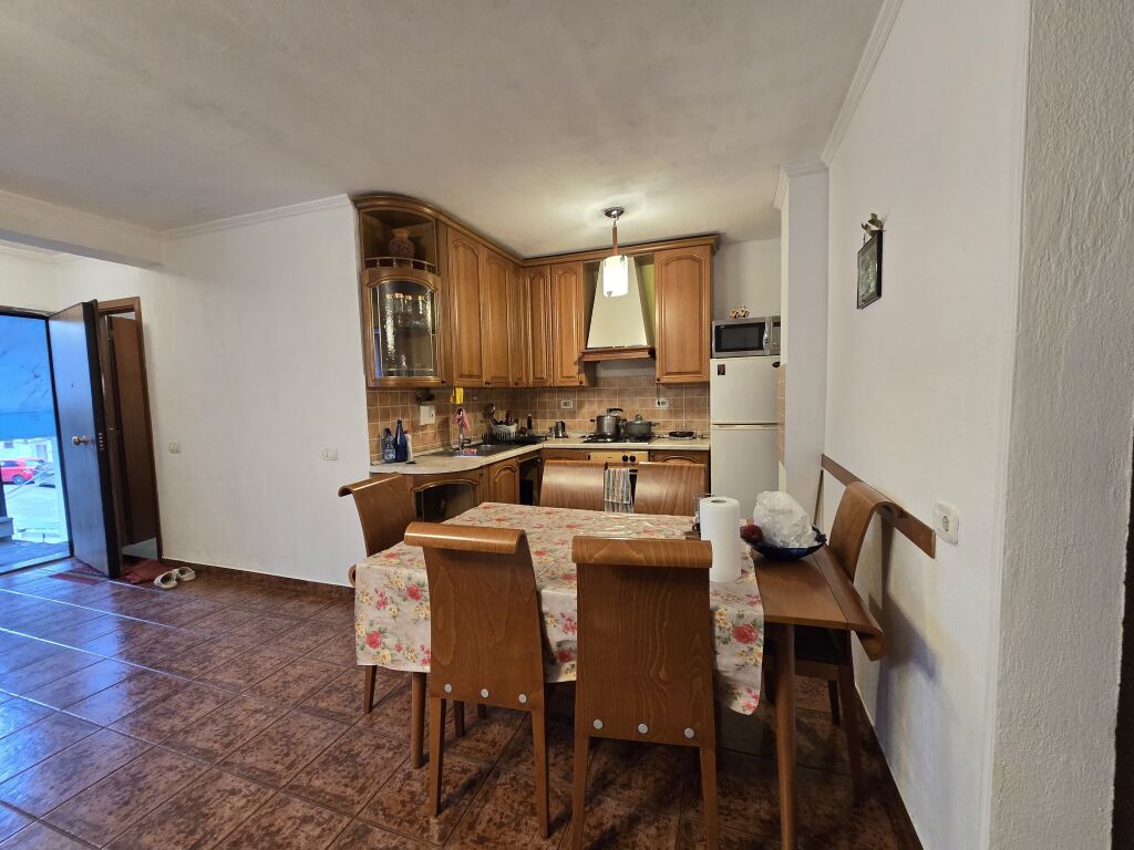 Apartament 2+1 per shitje ne rrugen Mine Peza