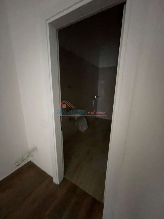 Zyre me Qera Farmacia 10 Tirane