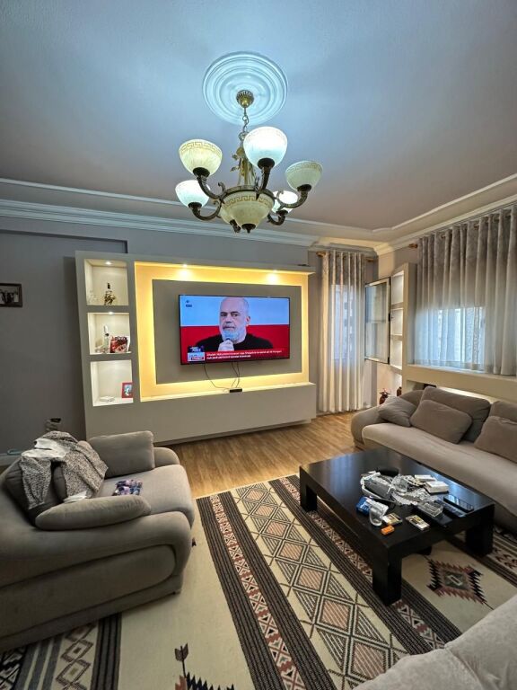 IN VENDITA 3+1+2 ASTIR BAR UNIVERSI 233.450€