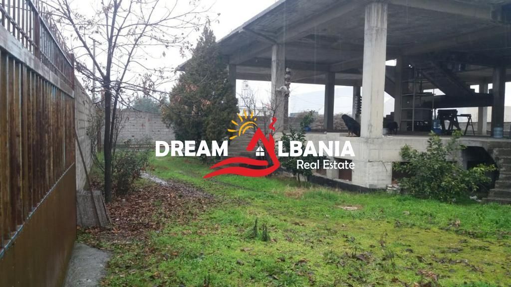 Shops for sale on the Tirana-Durres Highway, near the Agro-Food Industrial Market in Tirana (ID 4181069)