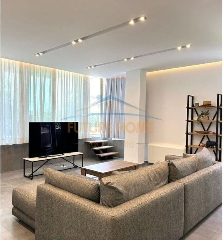 Në Shitje, Vila e Bashkangjitur + Shtëpi Mysafiri, Green Coast Residence