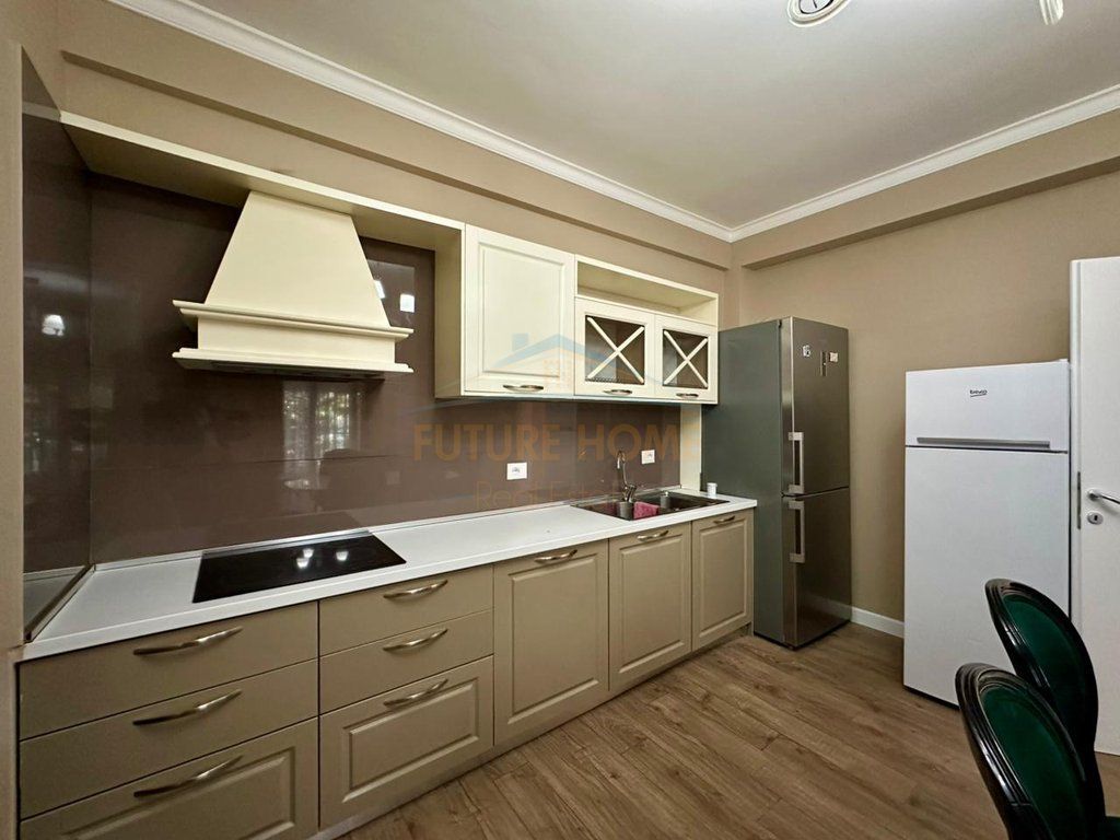 Qera, Apartament 3+1+2, Kopshti Botanik