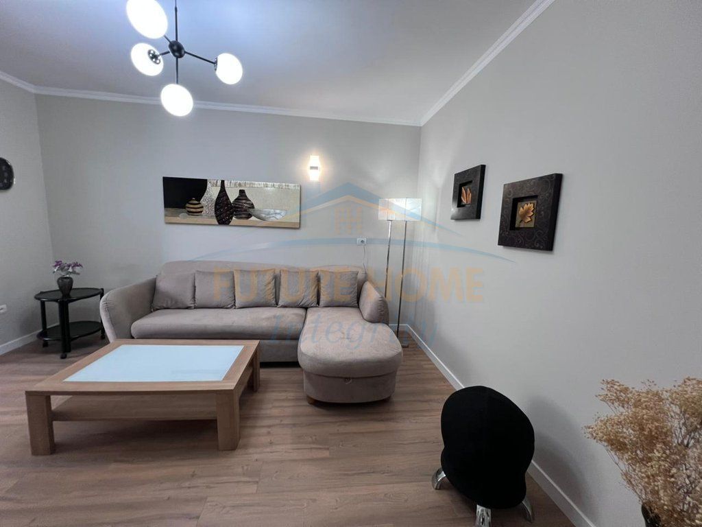 Qera, Apartament 2+1, Blloku, Tiranë.