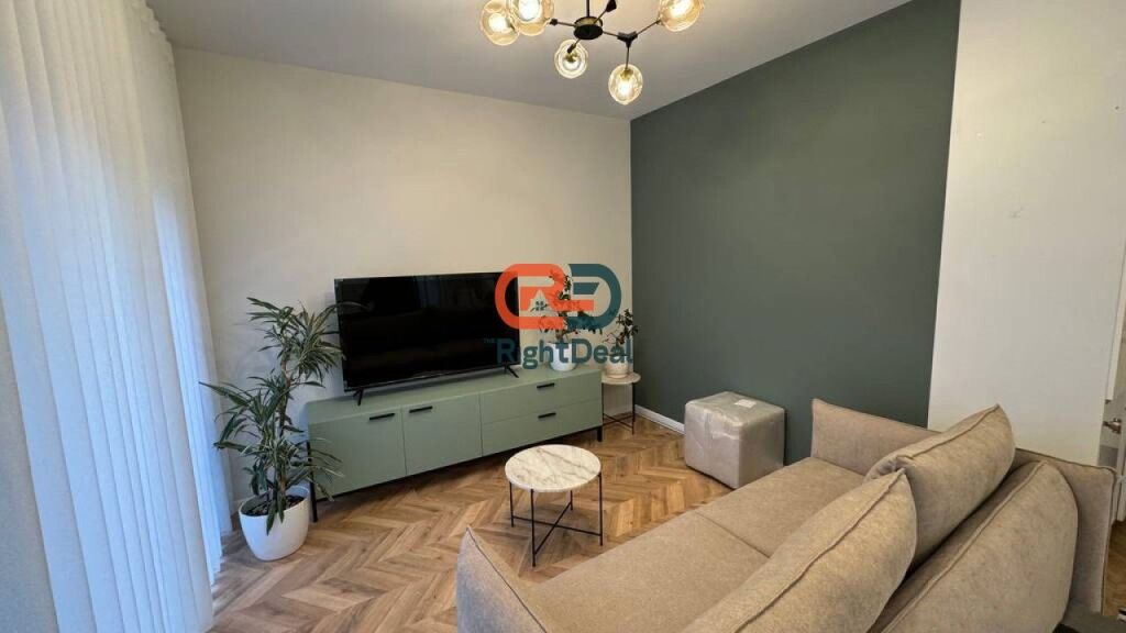 Tek Rruga e Kavajes, Shitet Super Apartament 1+1, Totalisht I Investuar !!