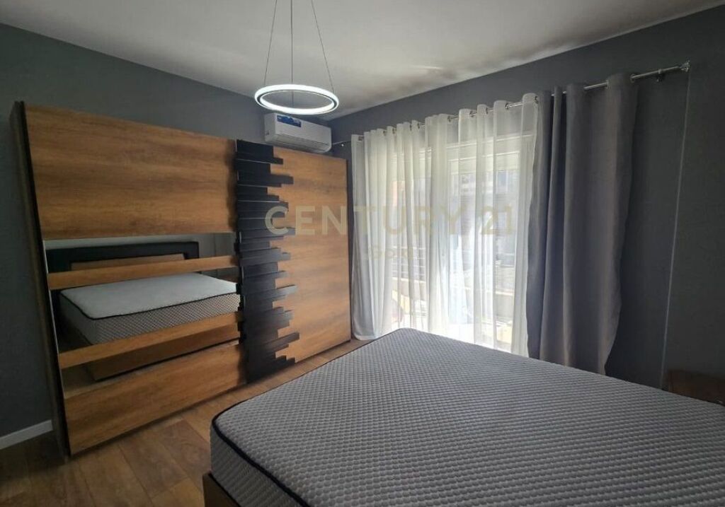 APPARTAMENTO IN AFFITTO 2+1+2+ POSTO AUTO, GIARDINO BOTANICO. 