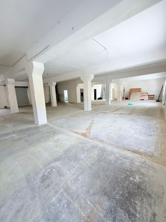 JEPET ME QERA MAGAZINE NE ZONEN E SHKOZETIT, DURRES