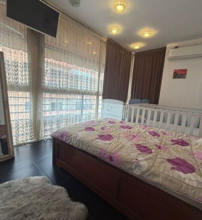 Dupleks me qira , tek Kristali