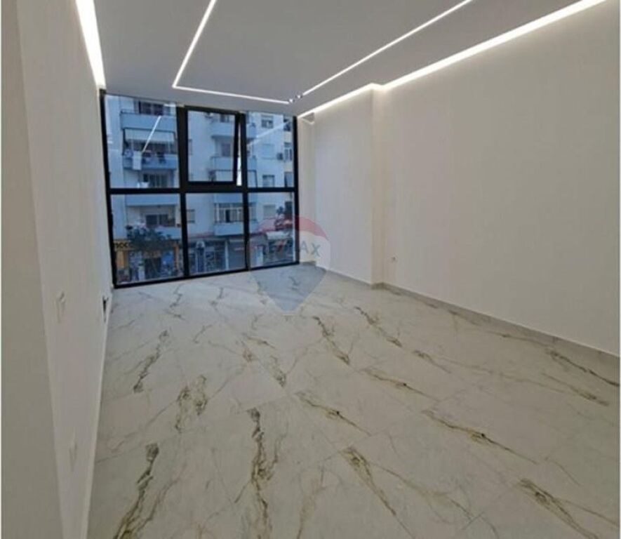 Zyrë - Për Qira - Bulevardi Migjeni, Tiranë