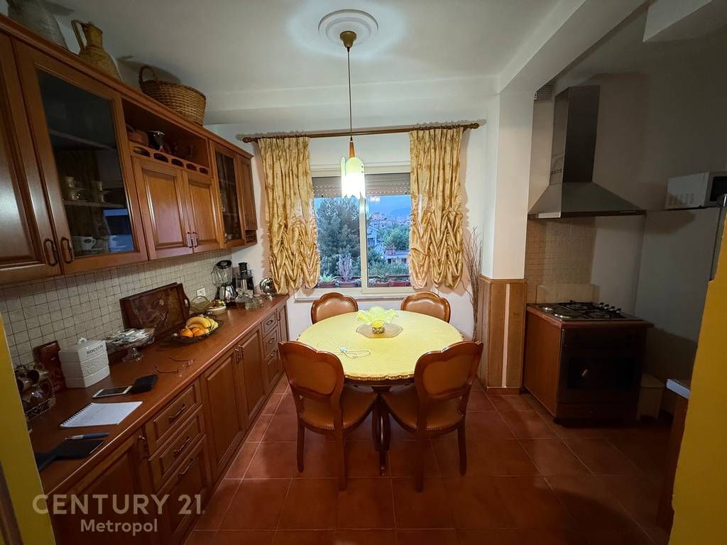 VENDESI APPARTAMENTO 2+1 VICINO AL EX MERCATO ELETTRICO