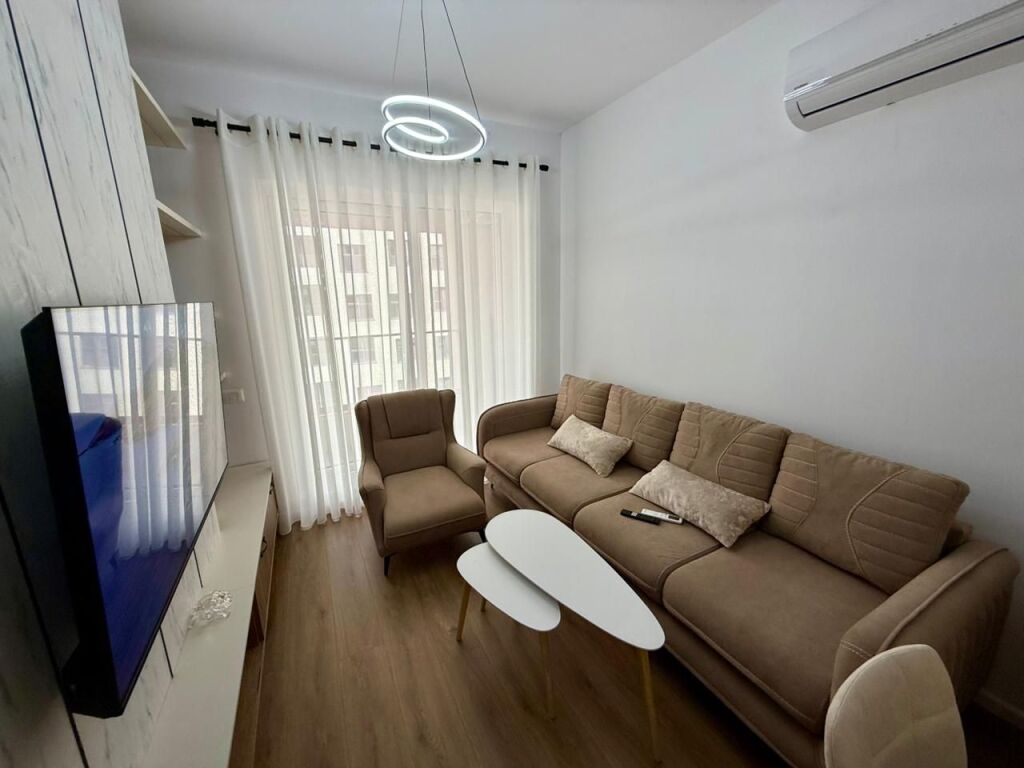 📣 AFFITTO SUPER Appartamento 1+1 📍 Complesso Kadiu, Ali Dem ✨ 💶 Prezzo 45.000 Leke/Mese