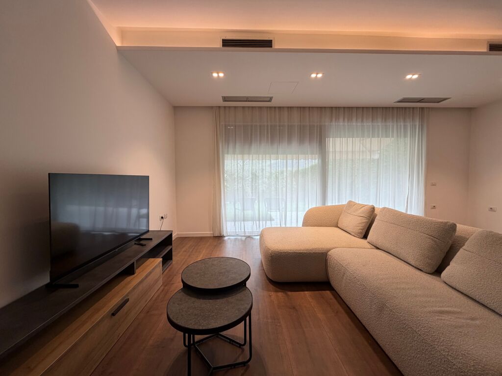 Vilë 3+1+oborr+garazhd me qera në ne TEG - MULLET