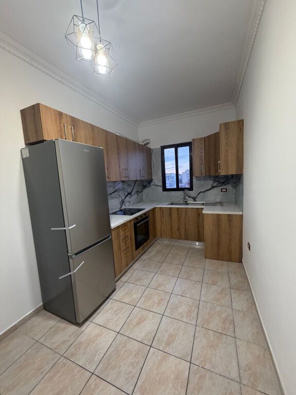 Jepet me qira apartament 2+1 tek Ish URT Durres