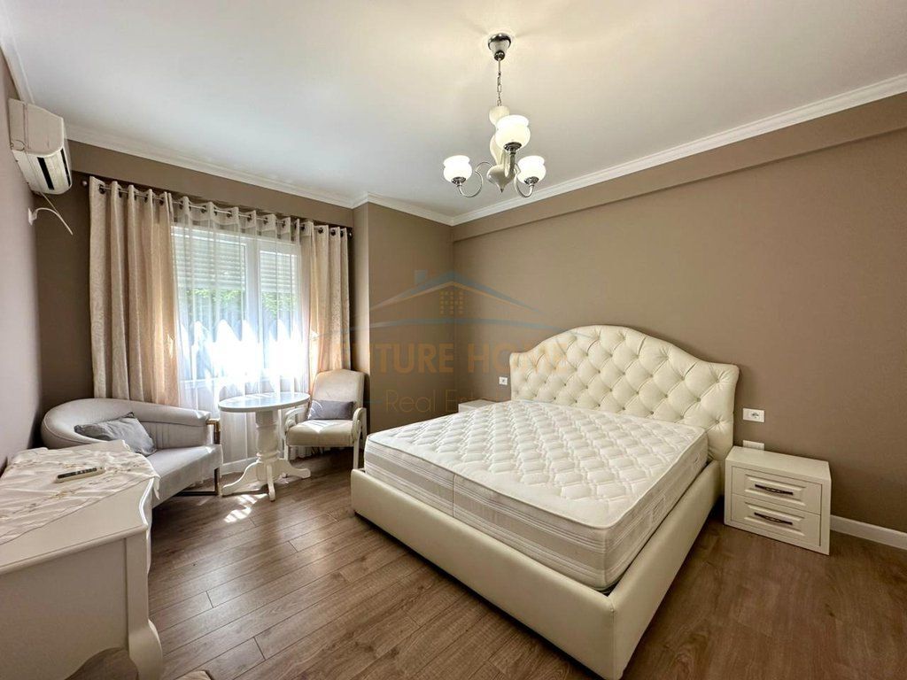 Qera, Apartament 3+1+2, Kopshti Botanik