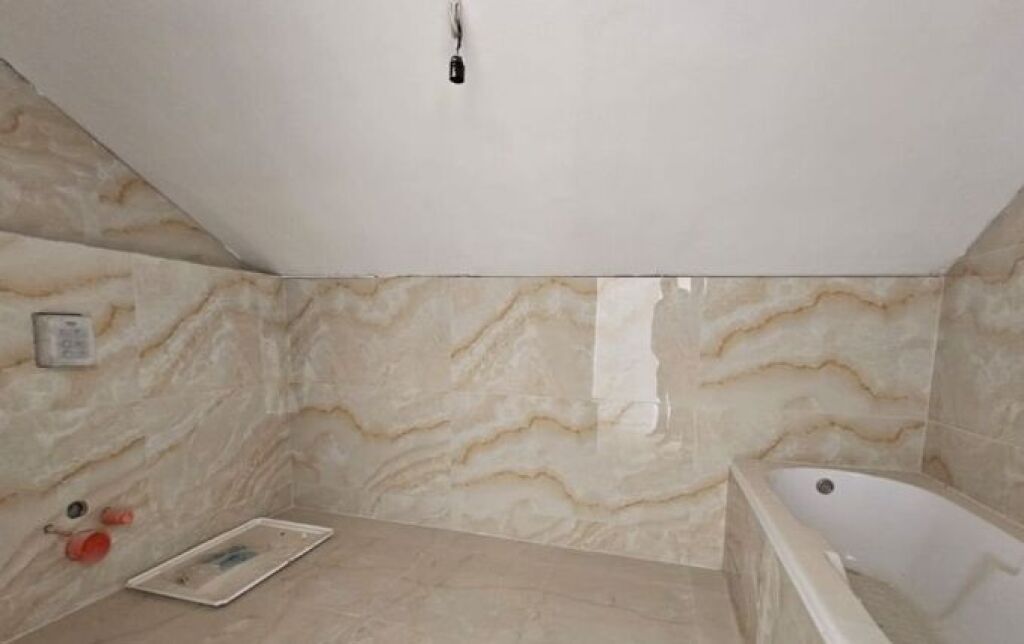 Shitet Vile me pishine