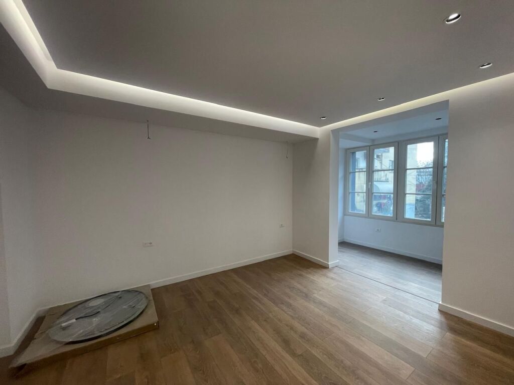 Ambjent Zyre me qera - Shkolla e Baletit