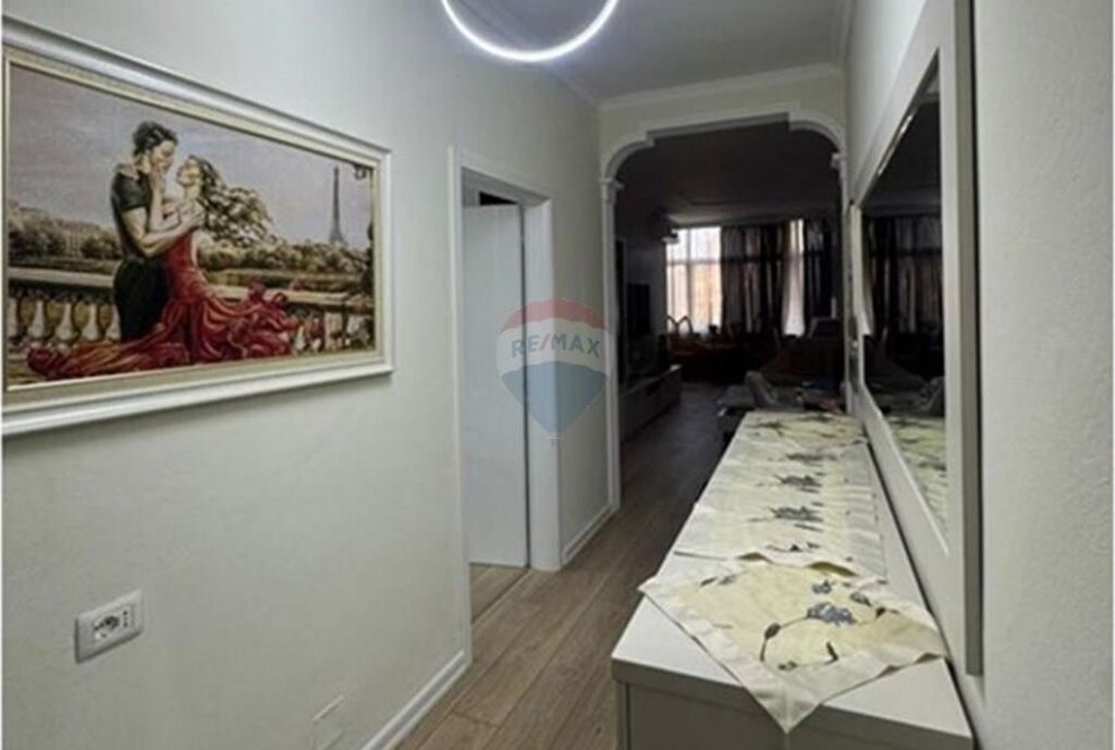 Apartament - Për Qira - Bulevardi Bajram Curri, Tiranë