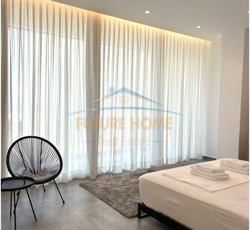 Në Shitje, Vila e Bashkangjitur + Shtëpi Mysafiri, Green Coast Residence