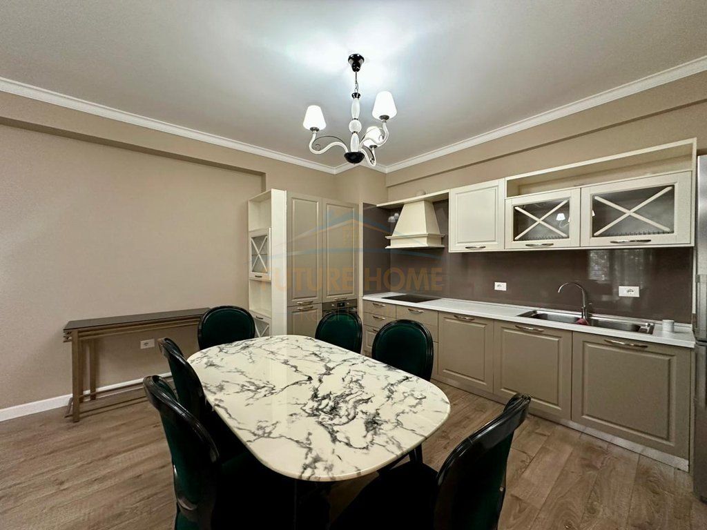 Qera, Apartament 3+1+2, Kopshti Botanik