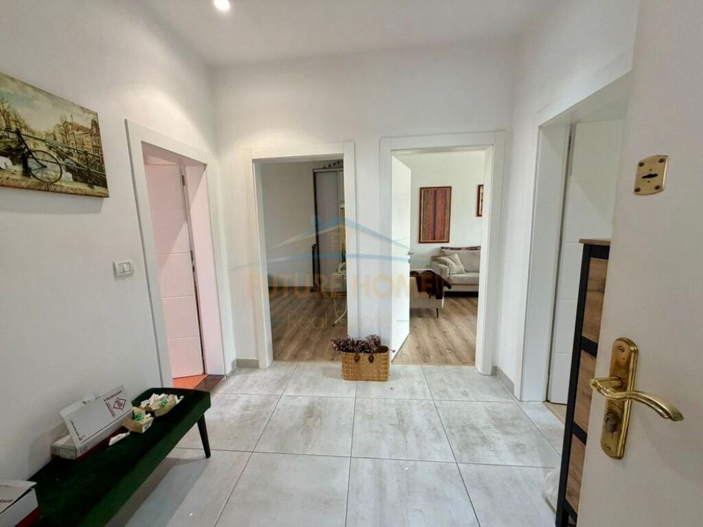 Qera, Apartament 2+1, Laprake