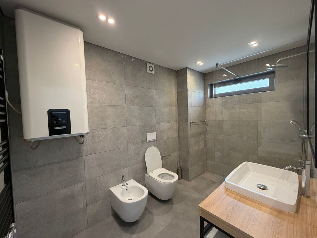 Vilë 3+1+oborr+garazhd me qera në ne TEG - MULLET